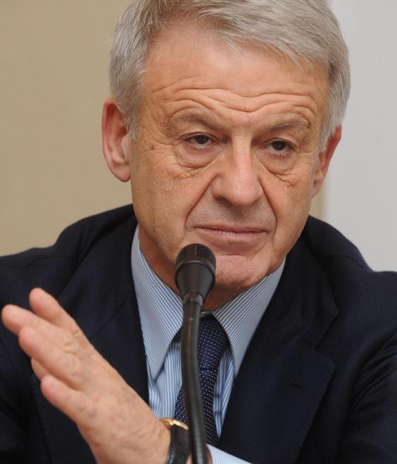 Il ministro e quei bidoni che uniscono e dividono 