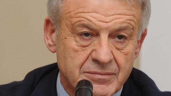 Il ministro e quei bidoni che uniscono e dividono