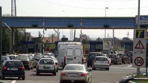 Rallentamenti all’ingresso del casello dell’autostrada