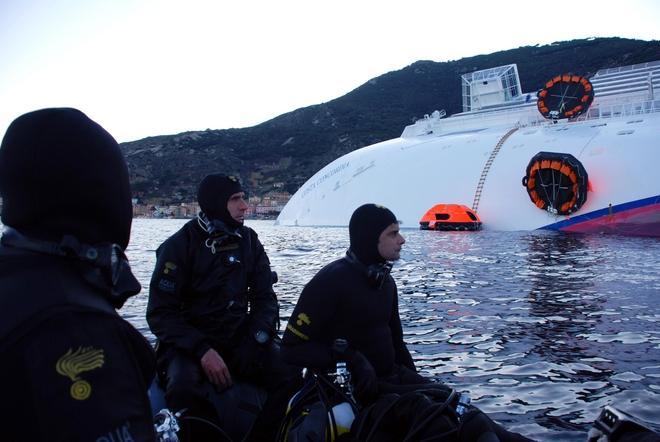 Schettino inchiodato da una telefonata Il gip concede i domiciliari e non convalida il fermo 