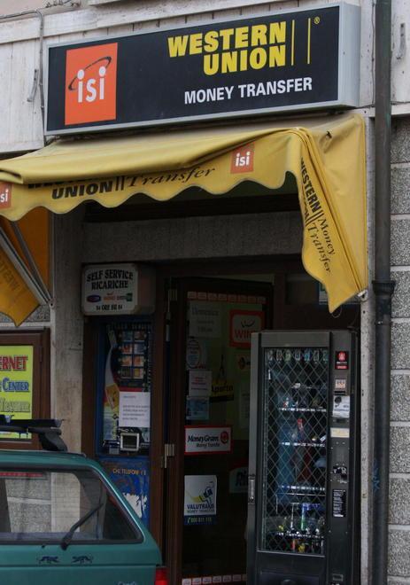 Rapinata in centro la titolare del Western Union 