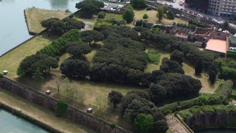 C’è una fortezza chiusa nel cuore della città