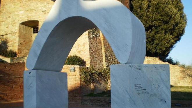 Vandali nel parco Corsini ripresi dalla telecamera