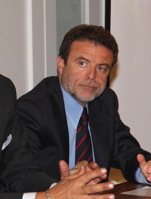 Favori al camorrista, poliziotto indagato 