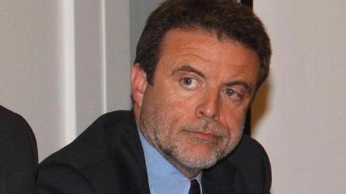 Favori al camorrista, poliziotto indagato