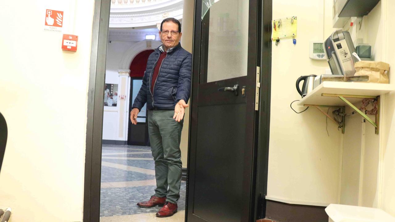 Terza spaccata in un mese al Teatro Nuovo, tanti danni alla biglietteria