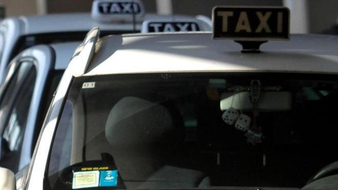I tassisti fermano le auto contro la liberalizzazione