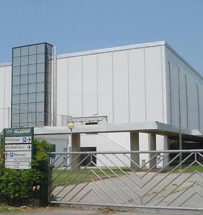 Fli difende la gestione del Palazzetto 