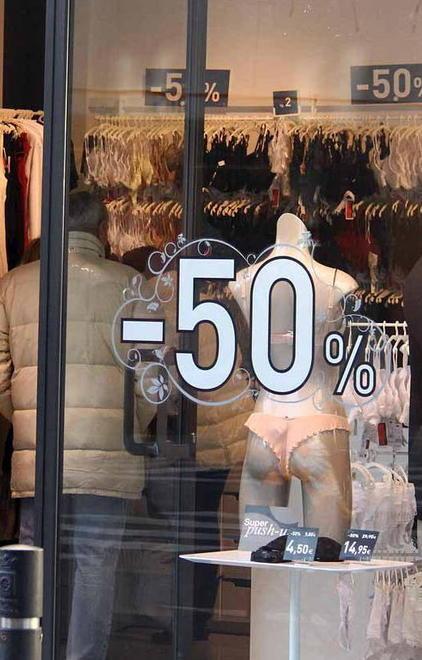 Saldi a rilento, la crisi morde 