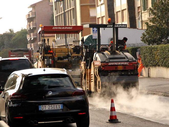 Slalom tra i cantieri tra cartelli e buche 