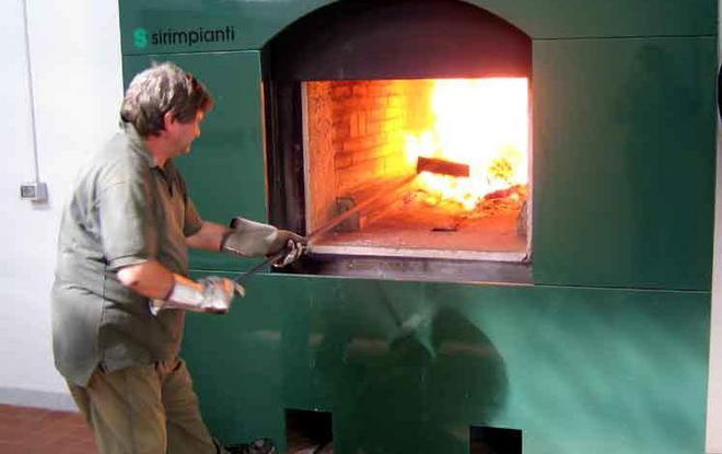 Pompe funebri nel mirino Il pm: rapporti da chiarire 