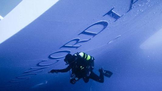Identificate altre due vittime: sono francesi Una donna con Schettino al momento dell'impatto