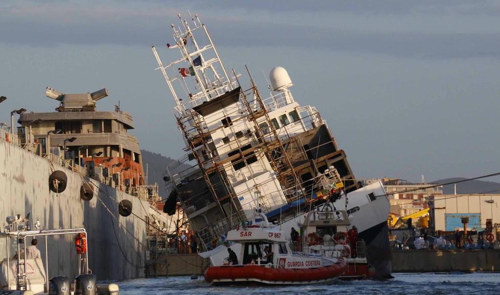 Un morto e otto feriti sulla nave Urania, chiesto il processo per quattro indagati 