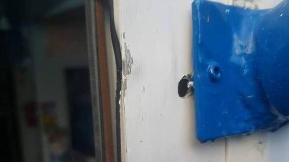 San Cesario Furto alla piscina Barracuda Spariti 300 ombrelloni