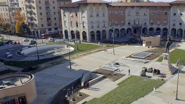 In piazza Vittorio aprono un bar e un alimentari