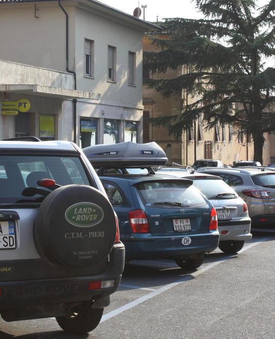 Il piano parcheggi torna a far discutere in 500 alla carica 