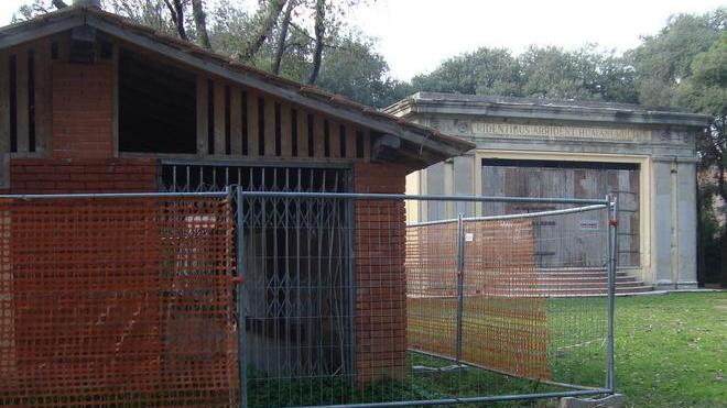 Se il degrado si affaccia sul palcoscenico