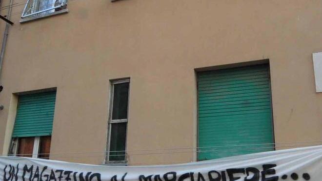 «Casalp caccia le famiglie e aggrava l’emergenza»
