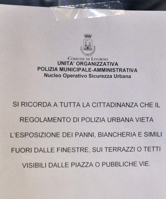 Multe a chi stende i panni alla finestra in centro storico 