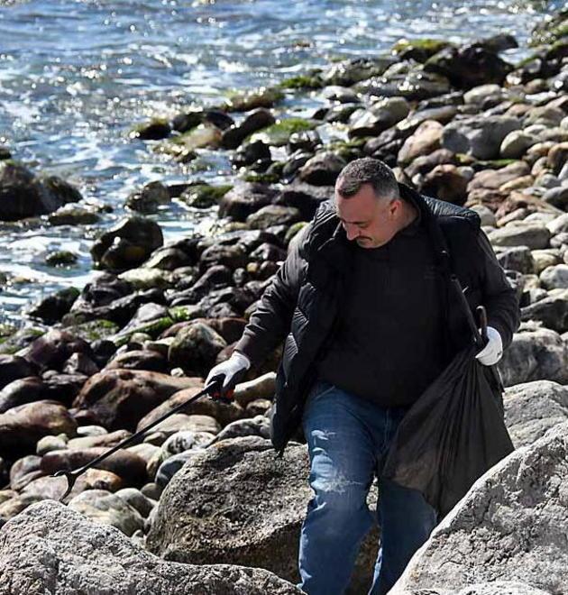 Lungomare tirato a lucido da vespisti e commercianti 