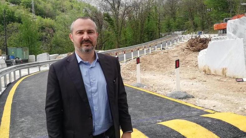Strada per Colonnata è subito polemica per i dossi troppo alti