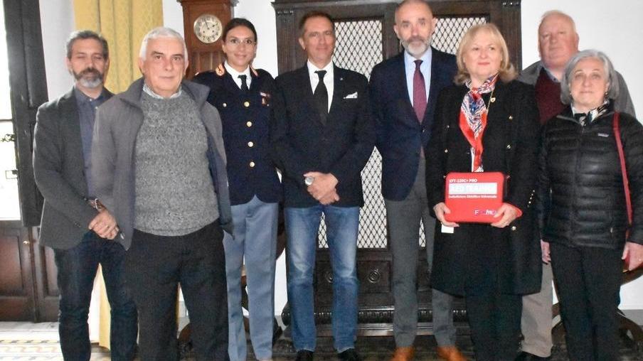Due kit alla questura per formare i poliziotti all’uso del defibrillatore