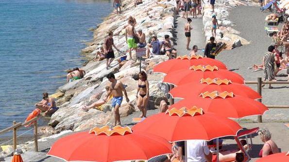 Giochi, cani, pennelli e musica Ecco tutti i divieti in spiaggia