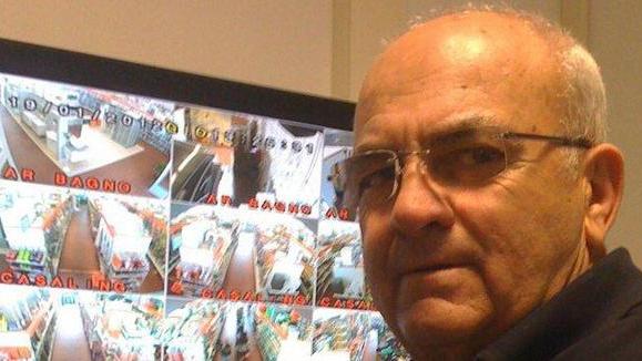 Sottufficiale pizzicato con la refurtiva