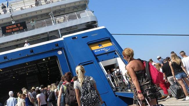 Cinquanta addetti alla cassa sui traghetti nel Mediterraneo