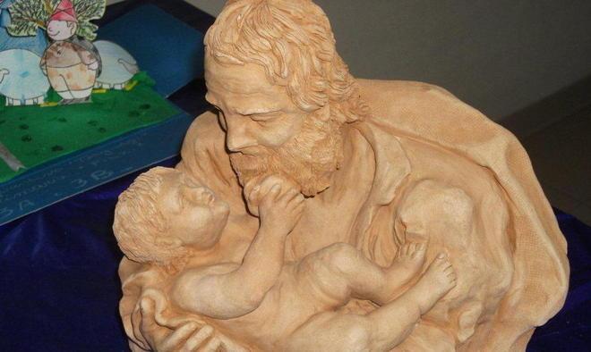 Rubano la scultura di un presepe alla casa di riposo 