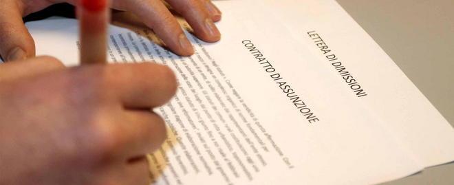 Uno su 3 firma il contratto e le dimissioni in bianco 
