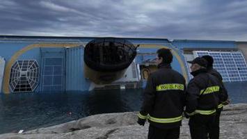 Trovato il cadavere di una donna sul ponte 7 La protezione civile: a bordo forse clandestini