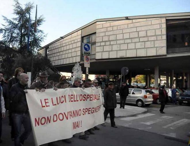 «No all’ospedale unico, si investa sui presidi esistenti e sul soccorso cave»