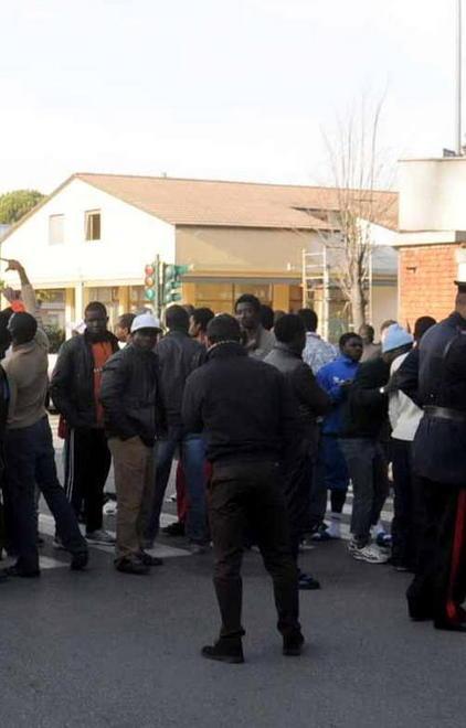 I profughi baby bloccano il traffico 