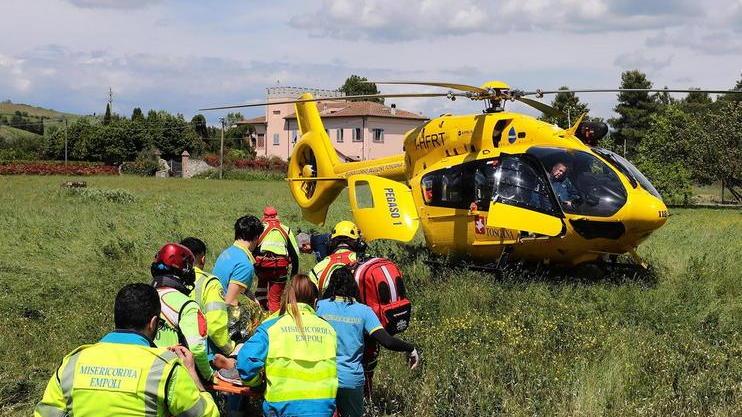 Travolto in bici da un’auto, paura per un bambino