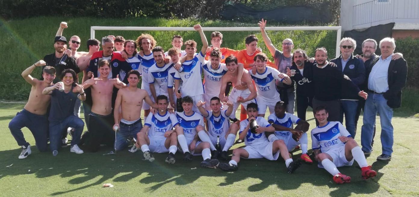 L'esultanza della rosa degli juniores provinciali del Coiano Santa Lucia