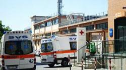 Contromano si scontra con un’auto di ragazzi, uno è grave