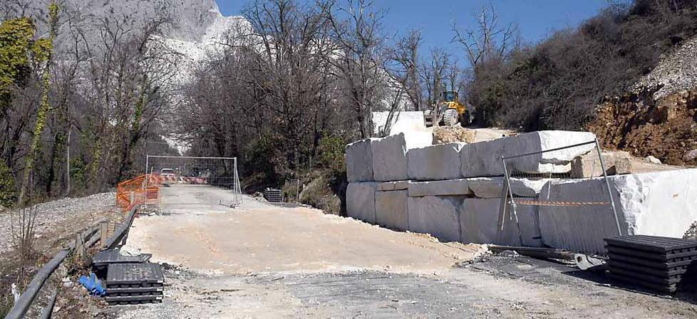 Strada per Colonnata I camionisti: «Soddisfatti ma che sia provvisoria» 