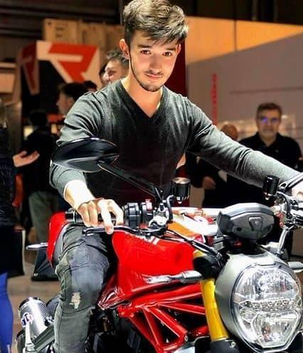 Tragico incidente sull’autostrada A15 Muore a diciotto anni di fronte al padre 