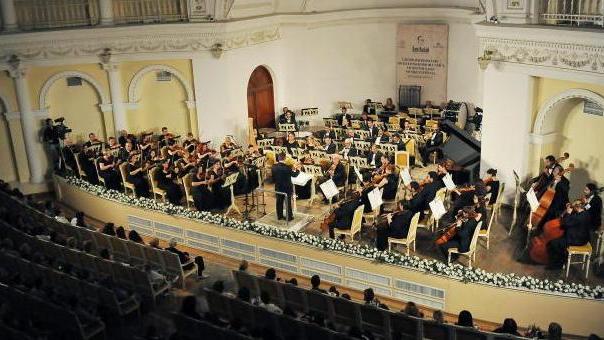 I dieci anni di Cluster festeggiati con un libro che ne racconta la storia