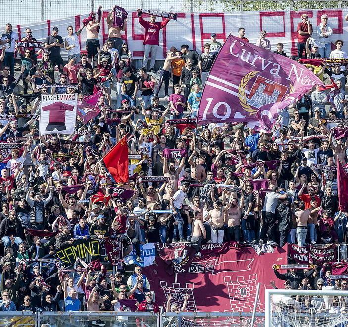 Febbre da biglietto: 1300 venduti E i pullman sono già tutti esauriti