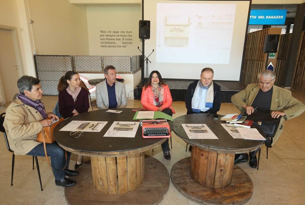 Omaggio ad Adriano Olivetti con “In me non c’è che futuro” 