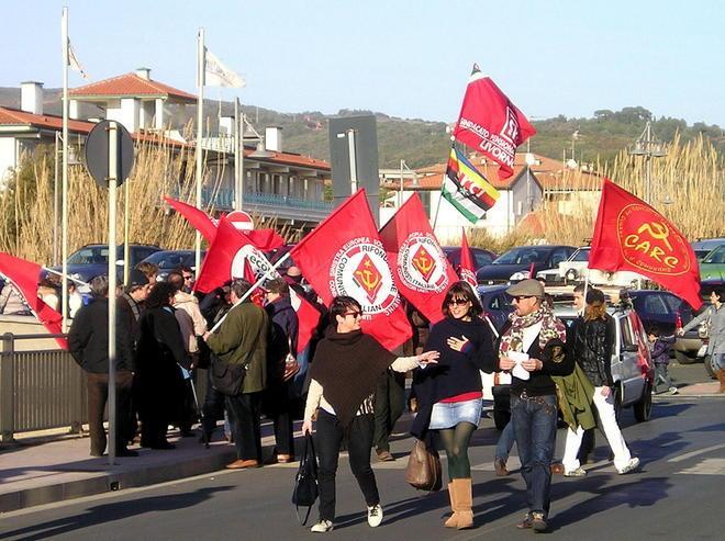 I manifestanti: «Il sindaco si costituisca parte civile»