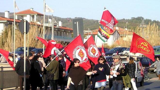 I manifestanti: «Il sindaco si costituisca parte civile»