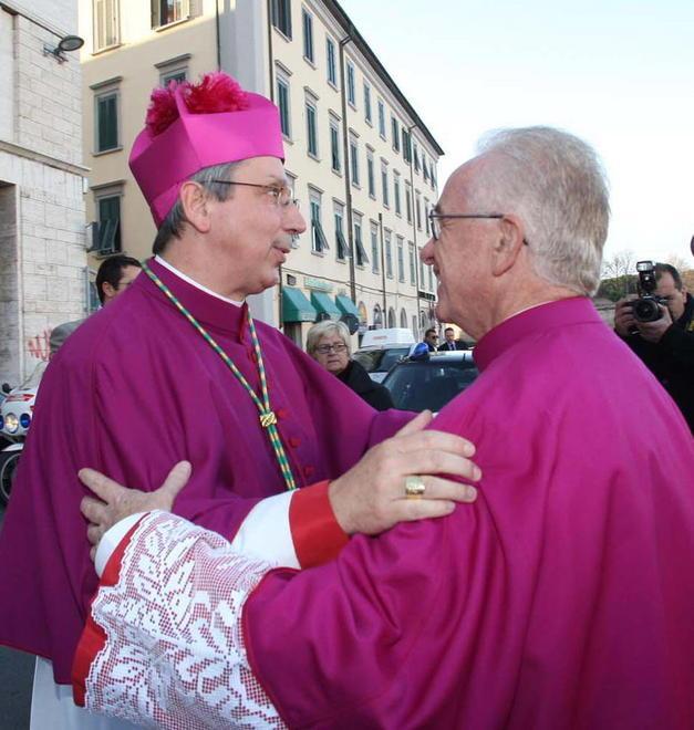 Pace dopo lo scontro Il vescovo richiama don Paolo in squadra 
