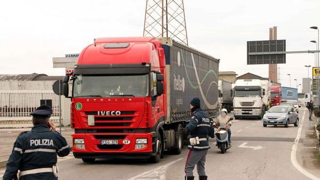 Ancora proteste dei Tir contro i rincari Blocchi a Livorno e sulla Fi-Pi-Li