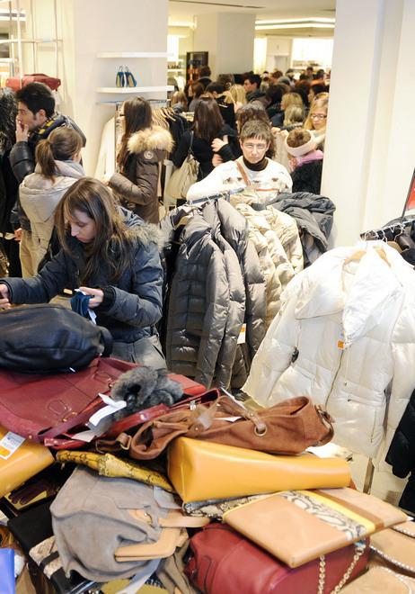 Negozi, c’è l’accordo per quindici aperture Si inizia da domenica 