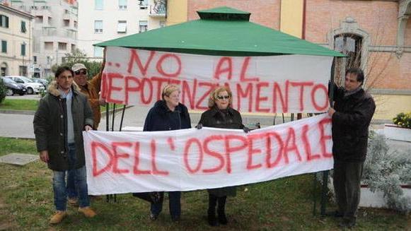 «Promesse disattese» Gazebo di protesta