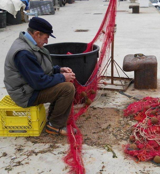 Reti vietate sul molo «Così ci fanno morire»