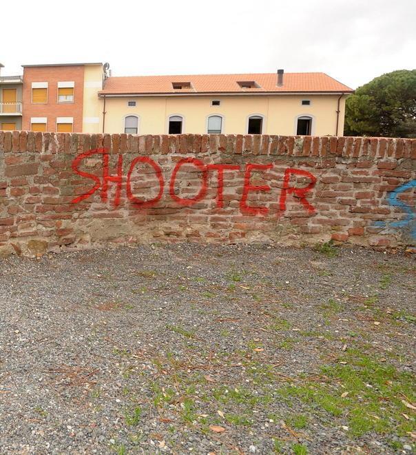 Nonostante l’appello le vecchie transenne restano al loro posto